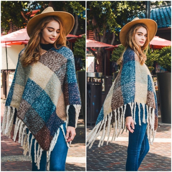 Color Block Tassel Poncho - Picture 3 of 4